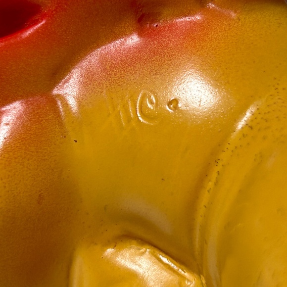 Vintage Vinyl Kitschy Accordion Playing Gnome 6.5" Signed (13E) - Picture 7 of 7